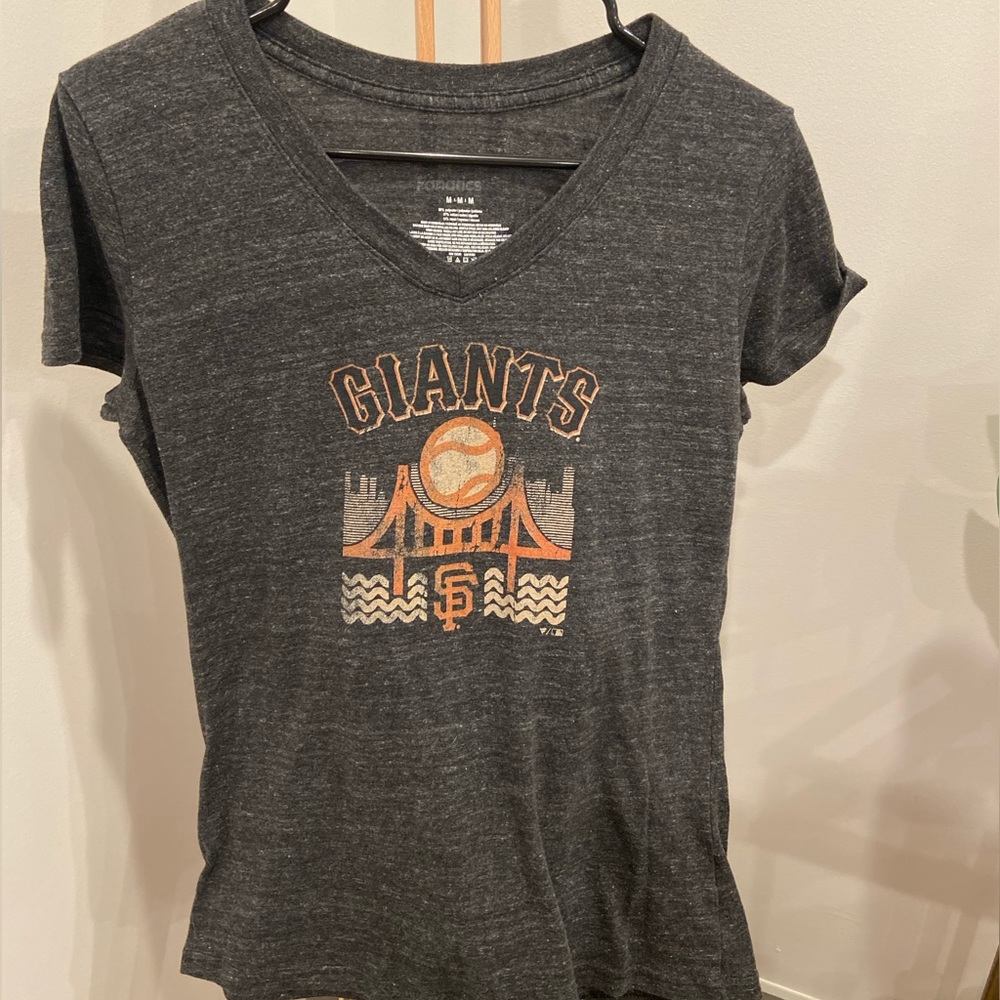 Medium W San Francisco Giants shirt